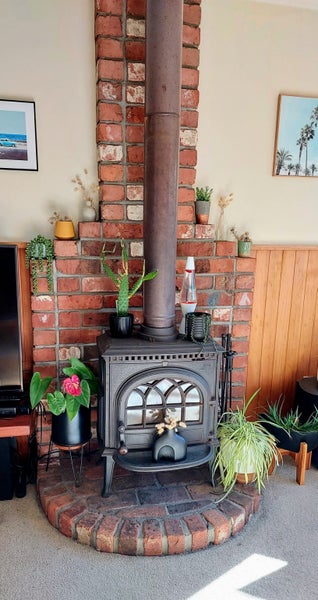 Jotul 3 Cast Iron Wood Fire Carousel 1