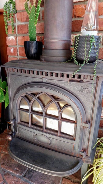 Jotul 3 Cast Iron Wood Fire Carousel 2