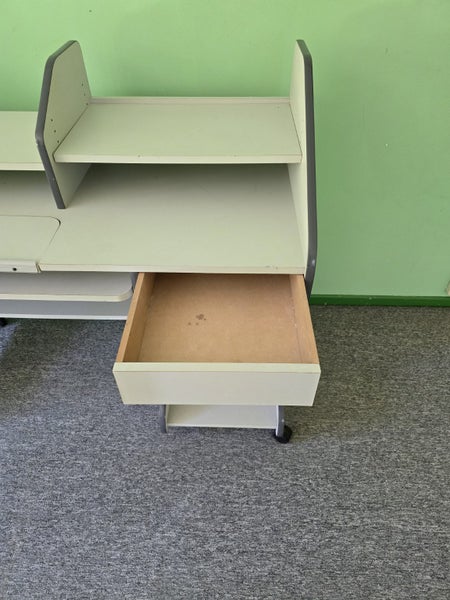 Compact Rolling Workstation Desk – Functional & Space-Saving Carousel 3