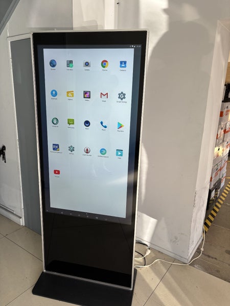 Touch Screen Free Standing Kiosk Display Carousel 1