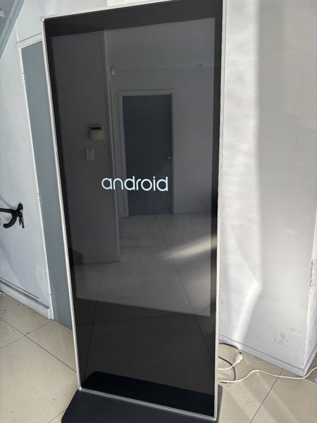 Touch Screen Free Standing Kiosk Display Carousel 2