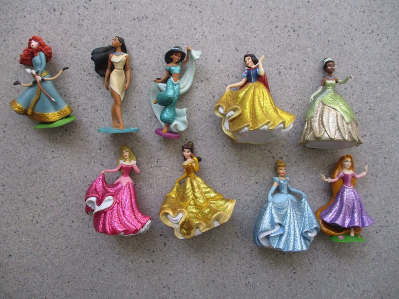 DISNEY STORE SET OF PRINCESSES - CINDERELLA, SNOW WHITE, AURORA, MERIDA etc Carousel 1
