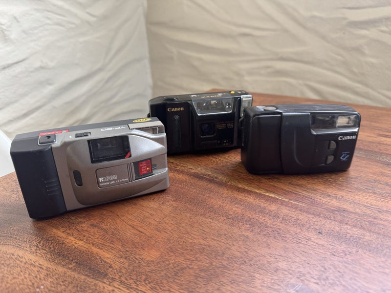 3x film cameras, faulty Carousel 1