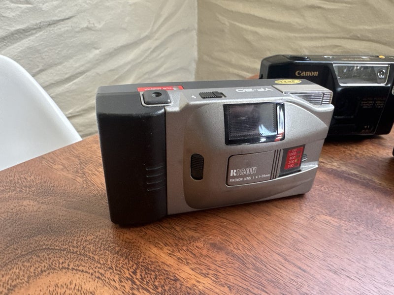 3x film cameras, faulty Carousel 6