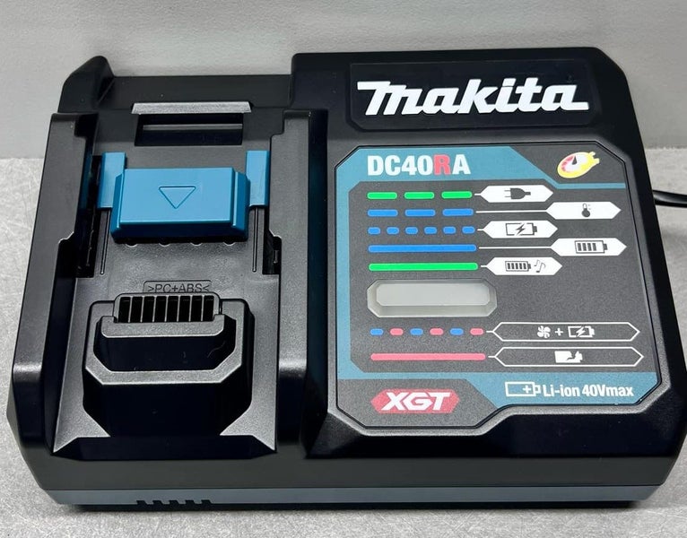 Makita XGT Battery Charger 40V Carousel 2