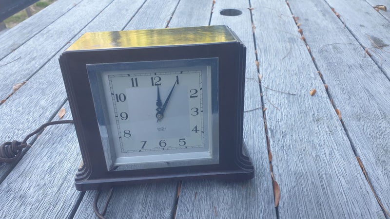 Deco Smiths sectric clock Carousel 1