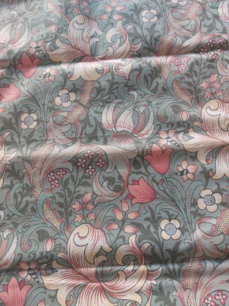 Sanderson "Golden Lily" Roman Blind Carousel 1