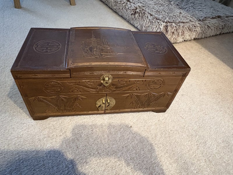 Ornate jewellery box Carousel 1