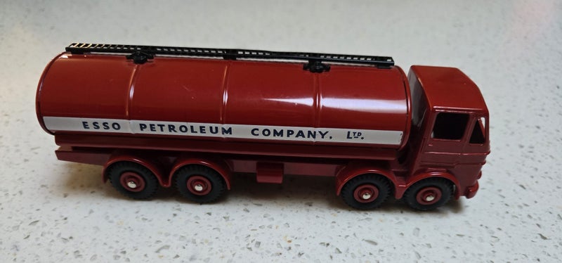 DINKY LEYLAND TANKER 1.50 Carousel 1