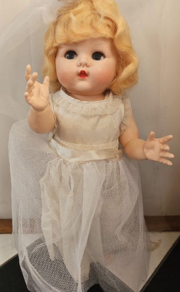 Prettiest 1950s vintage bride doll Carousel 1