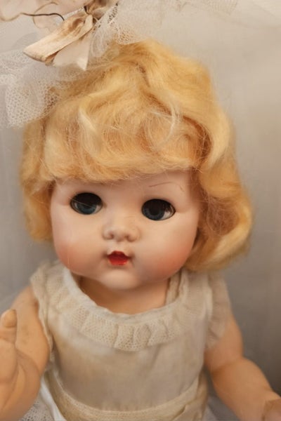 Prettiest 1950s vintage bride doll Carousel 2