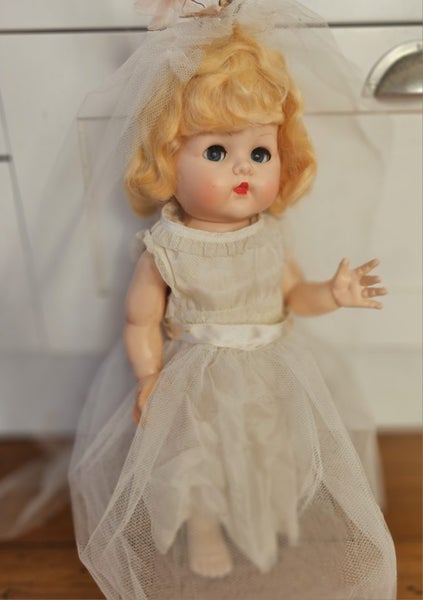 Prettiest 1950s vintage bride doll Carousel 12
