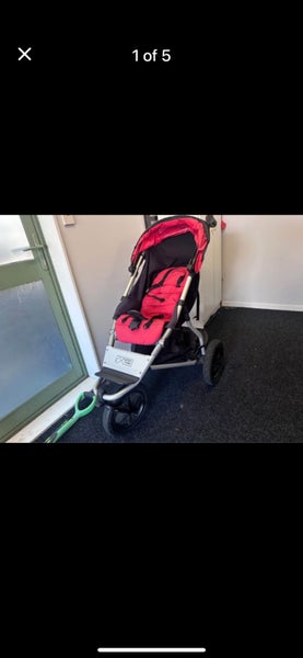 Mountain Buggy Urban Jungle with the buggy board Carousel 1