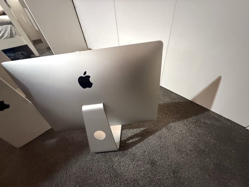 iMac 27 inch 5K 2017 4.2GHZ I7/2TB SSD/32GB RAM/8GB GPU Carousel 1