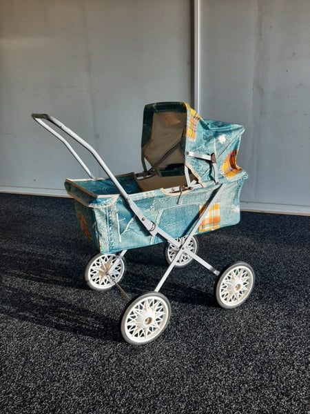 Vintage dolls pram Carousel 7