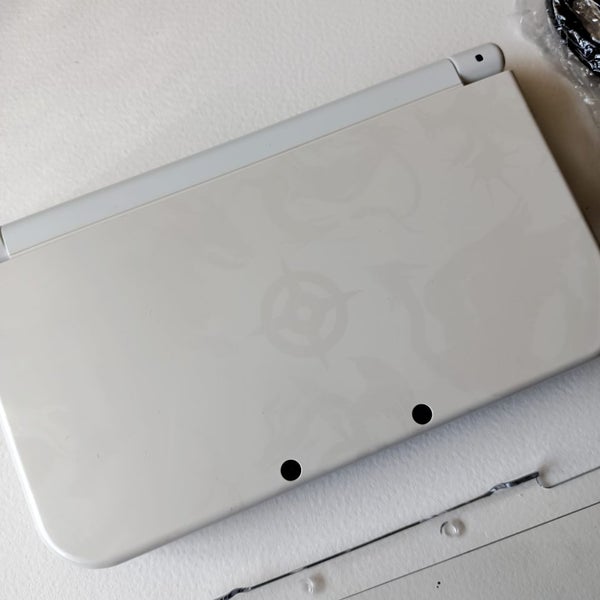 Nintendo new 3DS XL with IPS screen | Fire Emblem Fates (limited edition) Carousel 1