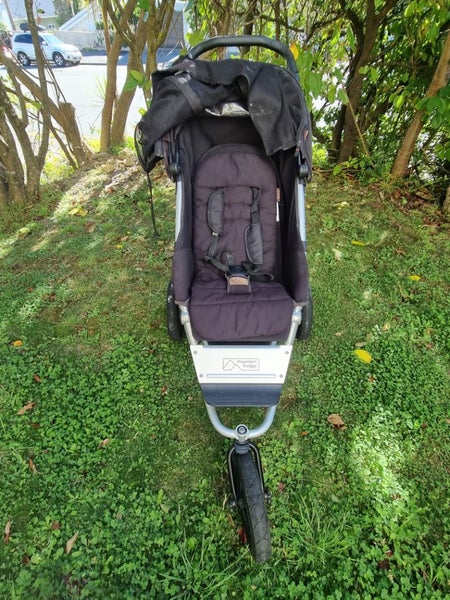 Mountain Buggy Urban Jungle Carousel 1