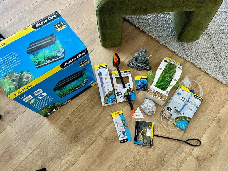 Fish tank and extras+++ Carousel 1