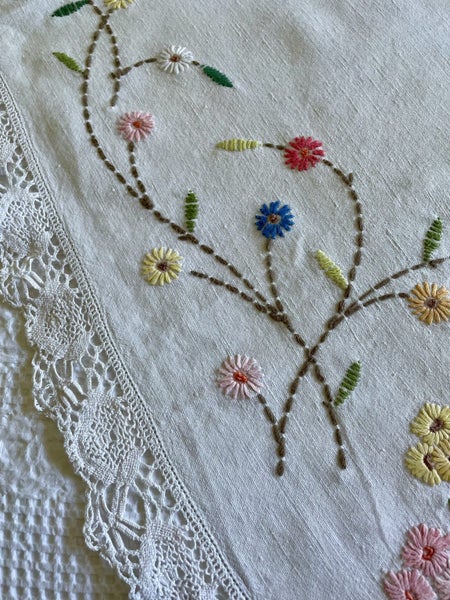 A stunning large hand embroidered vintage Linen Tablecloth Carousel 6