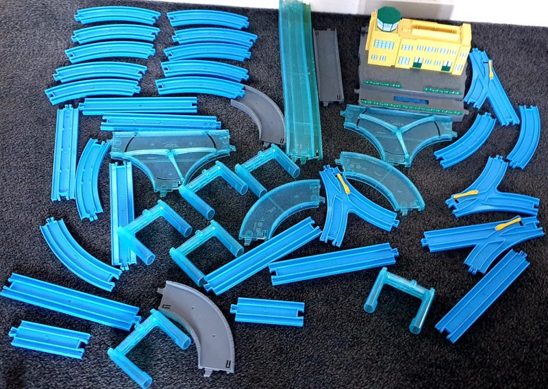 Thomas and Friends train tracks and Sodor Airport Carousel 1