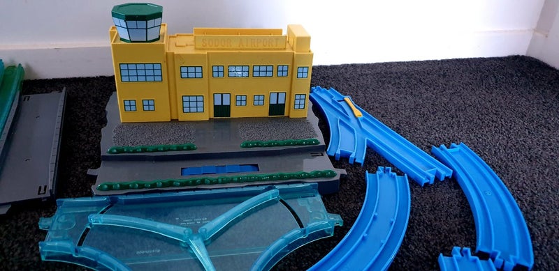 Thomas and Friends train tracks and Sodor Airport Carousel 2
