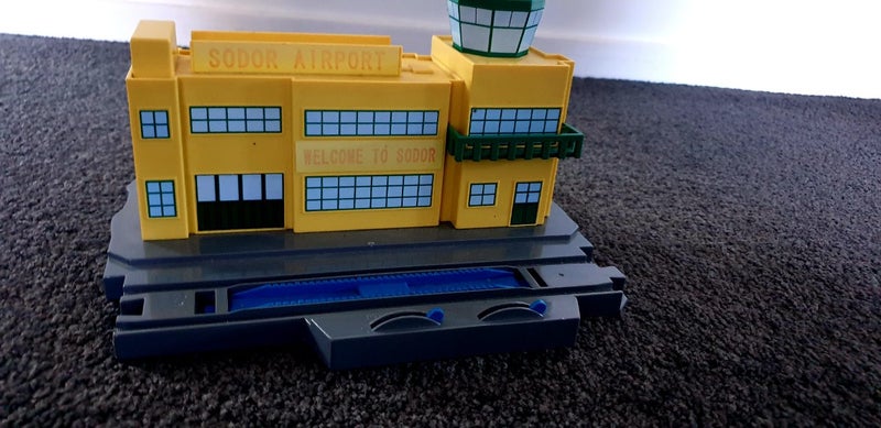 Thomas and Friends train tracks and Sodor Airport Carousel 3