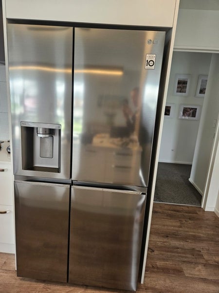 LG Craft Ice Fridge freezer Carousel 1