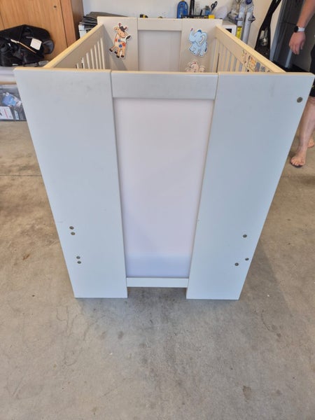 Genesis Furniture Tasman Cot Carousel 2