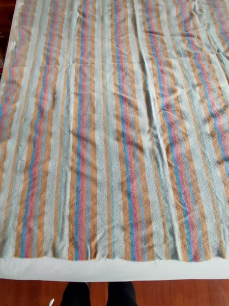 Retro / Vintage Woollen blanket in beautiful colours Carousel 2