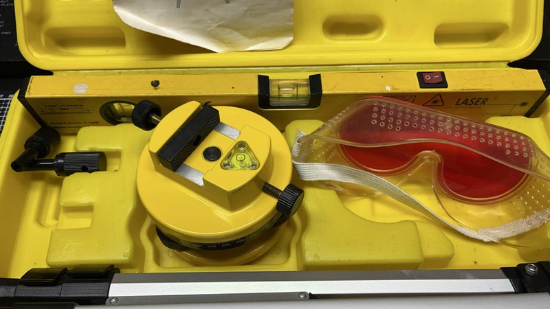 Laser Level with Tripod Carousel 2