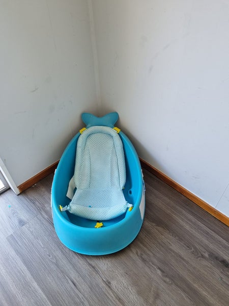 Baby bath tub - $1 reserve Carousel 3