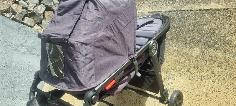 Baby Jogger Pram Carousel 1