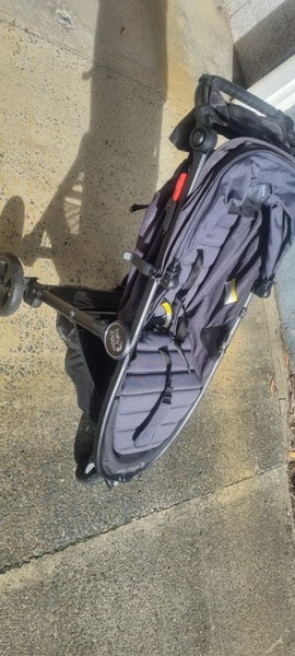 Baby Jogger Pram Carousel 2