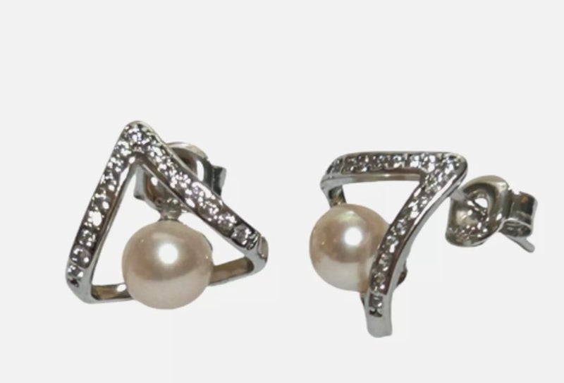 5.2mm Akoya Sea Water White Round Pearl Earrings Carousel 2