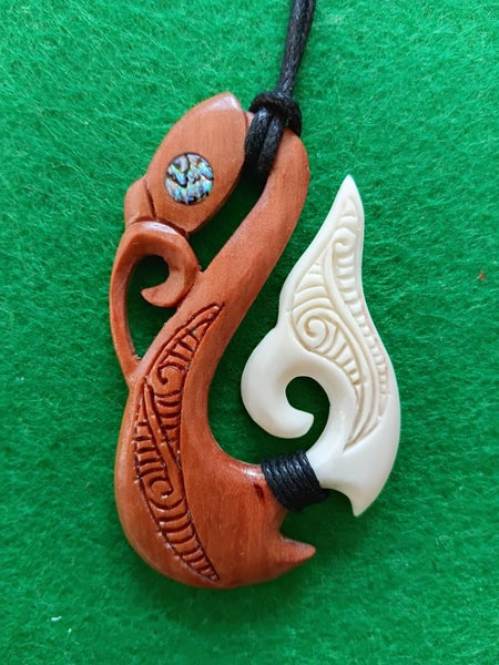 Bone & Wood Manaia Pendant and Earrings Set in Giftbox Carousel 2