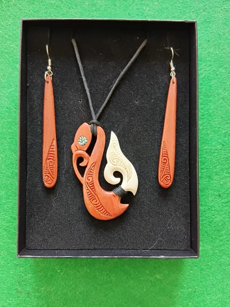 Bone & Wood Manaia Pendant and Earrings Set in Giftbox Carousel 1