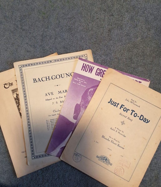 4 RELIGOUS MUSIC PIECES Carousel 1