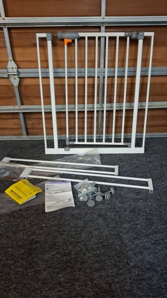 Toddler safety gate Carousel 1