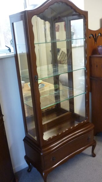 MAHOGANY CHINA CABINET Carousel 2