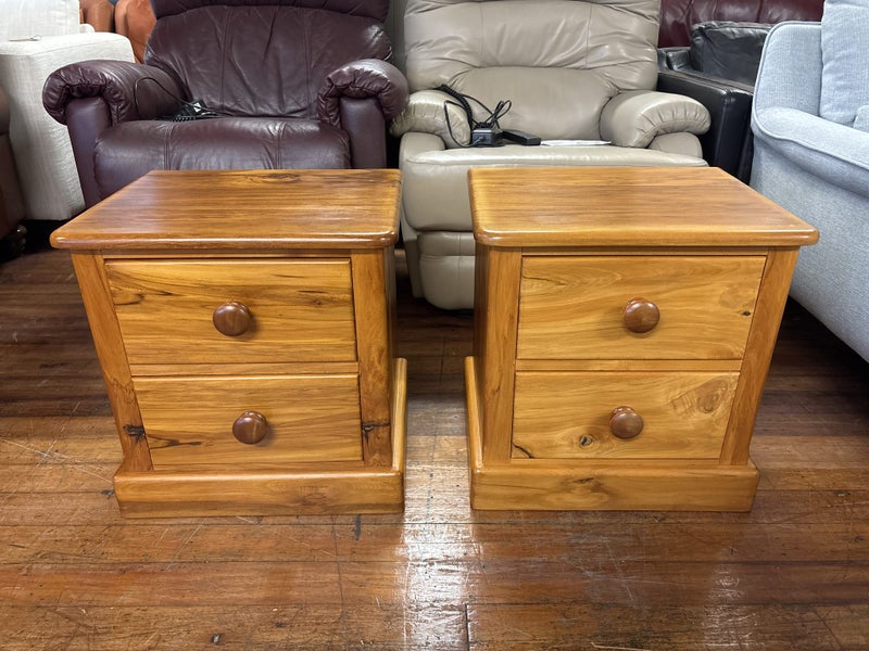 Top Quality Pair Solid Rimu 2Dr Bedside Cabinets Carousel 2