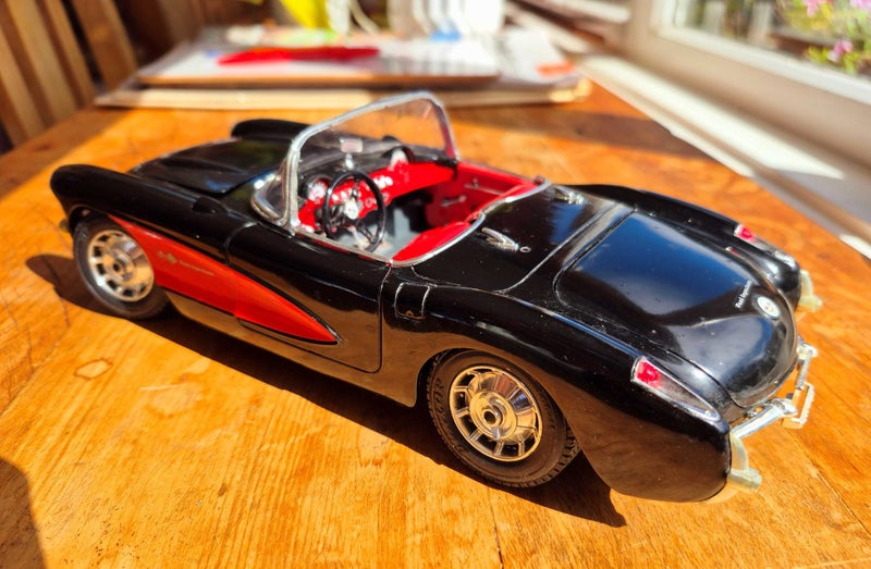 Chevy Collectable #1 - 1957 Corvette 1:18 Scale - Bburago : Made in Italy Carousel 2