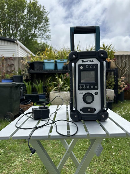 Makita Radio Carousel 1