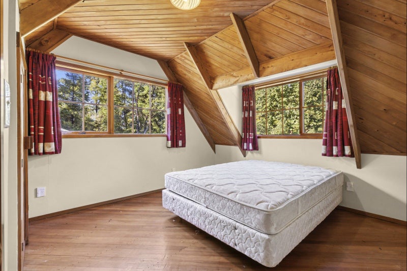 Expansive lake chalet – Seriously for sale63613234407938114