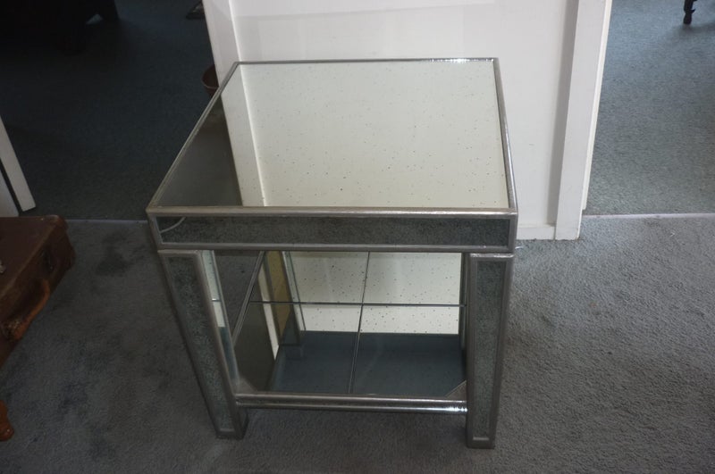 MIRRORED COFFEE/LAMP TABLE Carousel 1