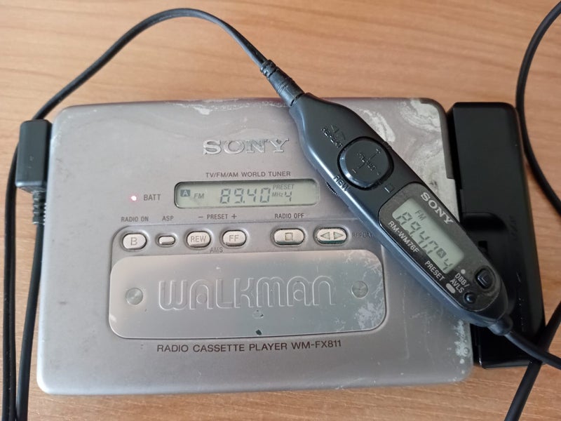 Sony walkman WM-FX811-Made in Japan Carousel 1