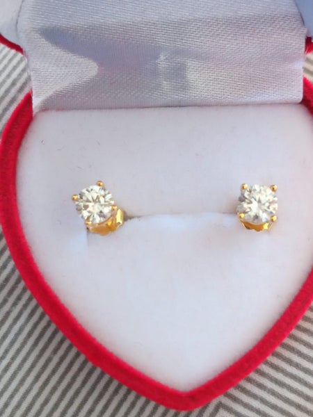 .5ct each diamond set in 18kt yellow gold baskets style earrings Carousel 1