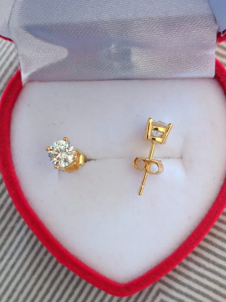 .5ct each diamond set in 18kt yellow gold baskets style earrings Carousel 2