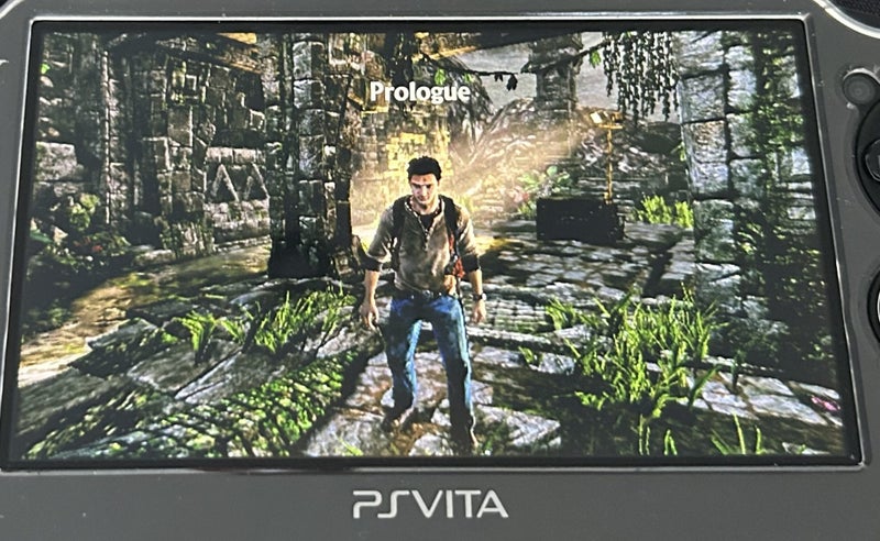 Uncharted Golden Abyss - PS Vita Carousel 5
