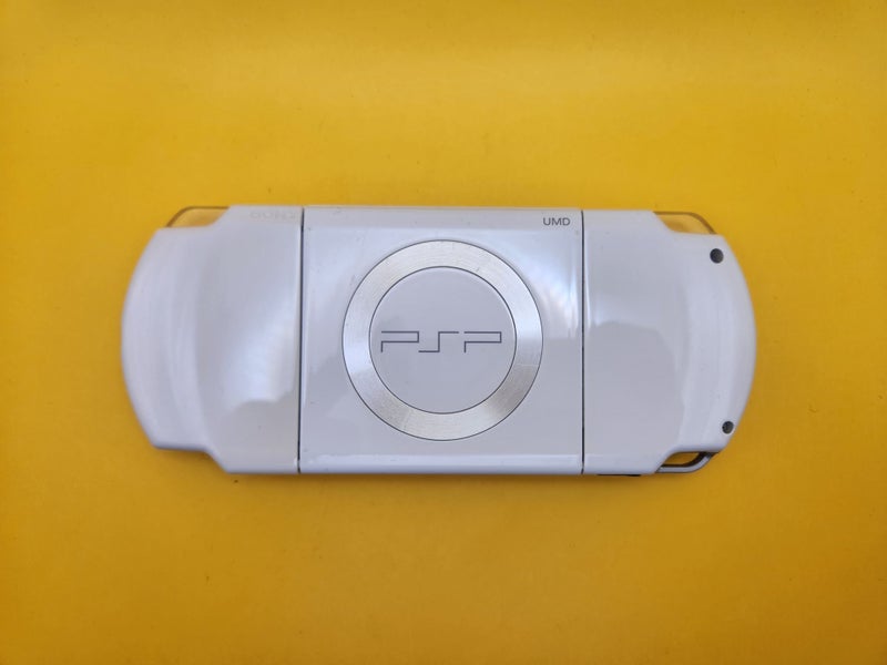 White - PSP 2000 Console Carousel 6