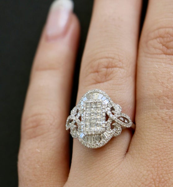 18ct White Gold Diamond Ladies Dress Ring (1.07ct) Carousel 2